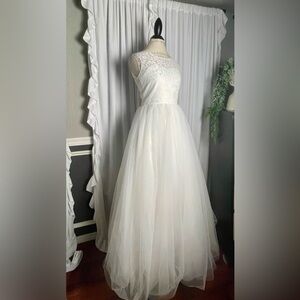 JJ’s House Ivory Sleeveless Wedding Dress With Lace And Tulle Size 14 NWT
